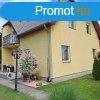Monor kzponti rszn, 90 m2-es, 2 szintes laks