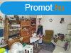 Panorms gymlcss, gazdasgi plettel, egy nagy kerttel,
