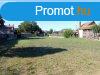 Hajdsmson kzpontjban 700 m2-es, sszkzmves, lakvezet