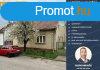 Kaposvron a Laborfalvy utcban elad egy feljtand tgla