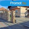 Monor kzponti rszn 160 m2-es, 3 szoba + 2 nappalis hz