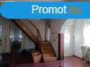 Kzpontban kt utcra nyl szuternes, tetteres, 4 szoba, 