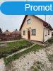 rd vroskzponthoz kzeli, jszer, napelemes ikerhz