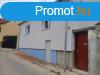 Elad 85 nm-es Feljtott Csaldi hz Pcs Belvros 